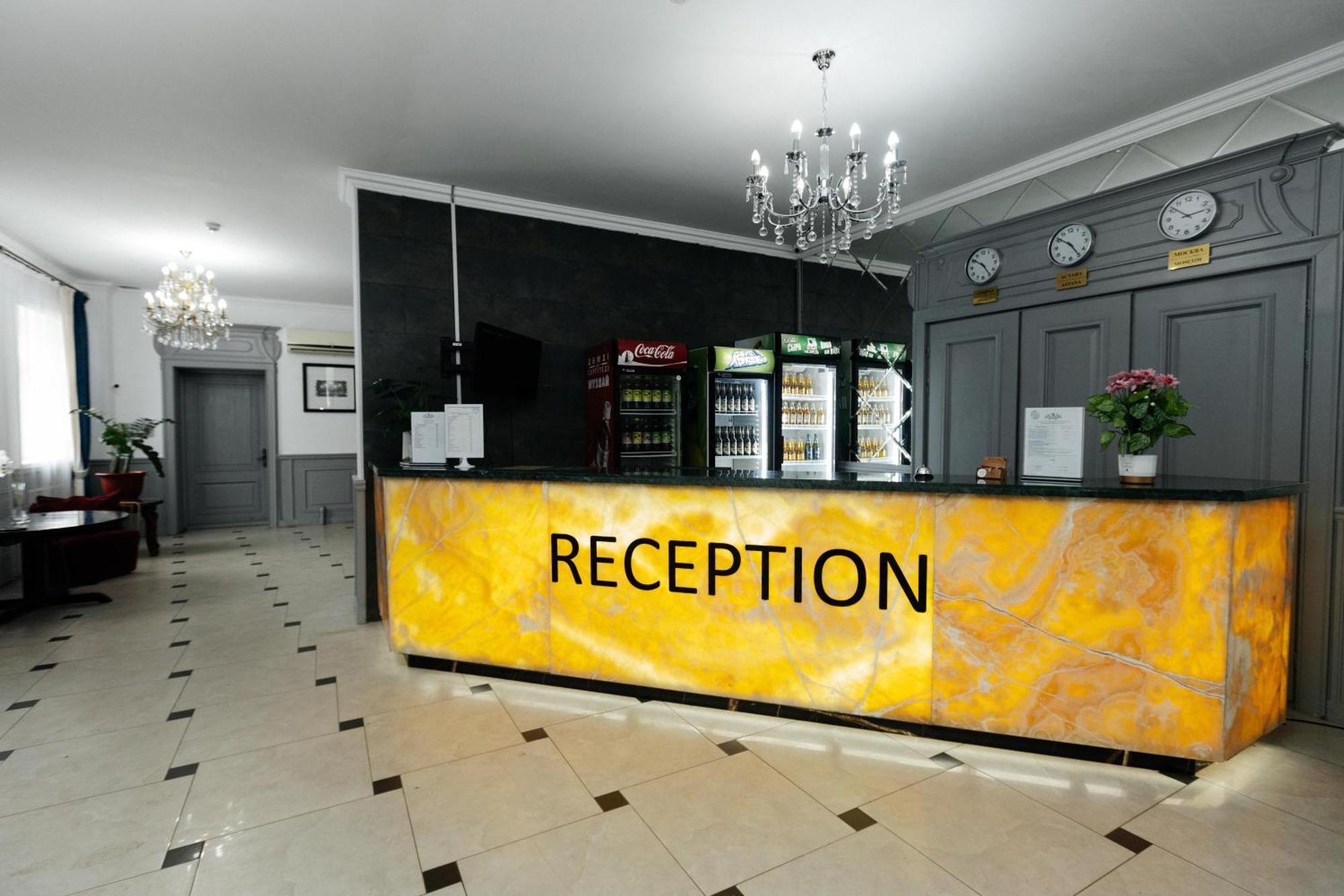 Alcazar Hotel Atyraū Eksteriør billede